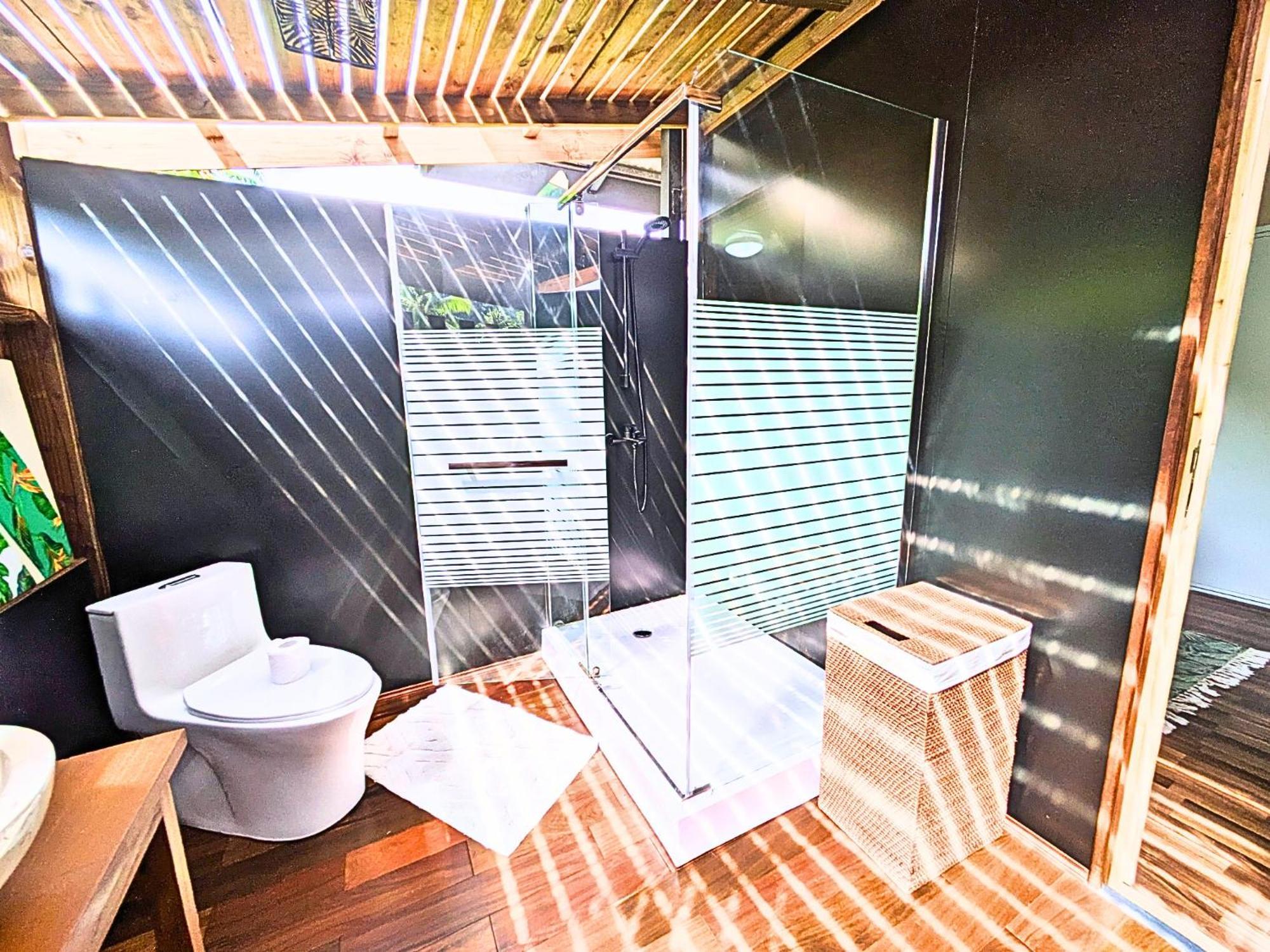 Natura Om Teahupoo Surf Lodge Toanoano Exterior foto